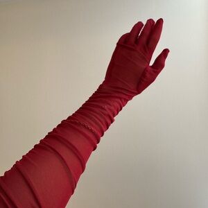 Mesh over elbow Berry Gloves